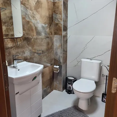 панорамен пентхаус - кабинков лифт - 3 спални Apartman